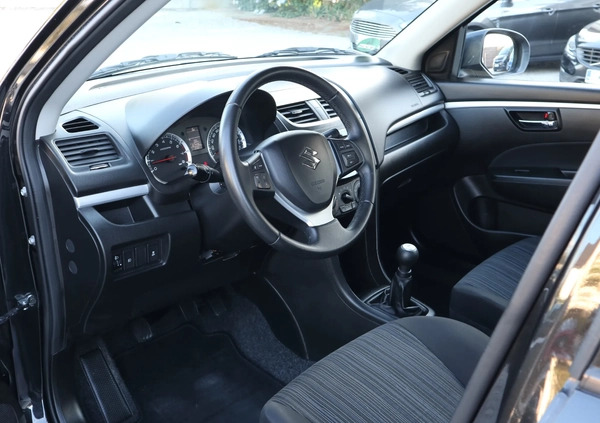 Suzuki Swift cena 35500 przebieg: 67000, rok produkcji 2015 z Piastów małe 137